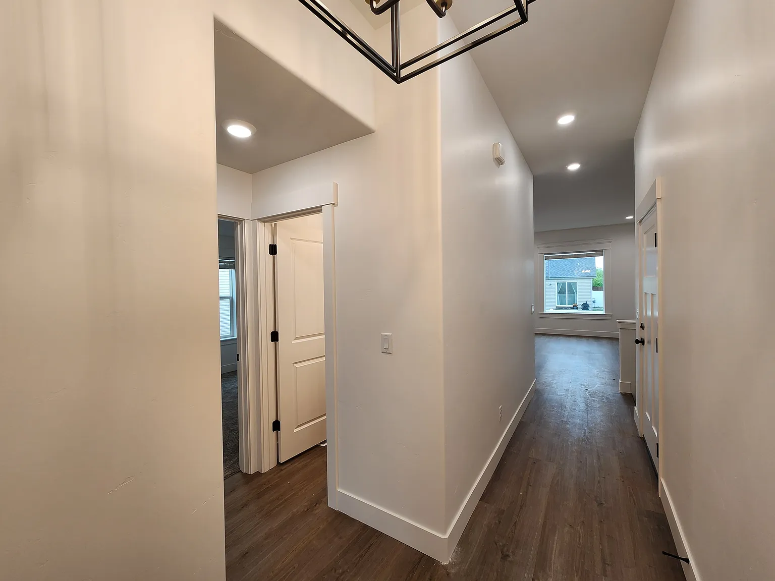 3 bed, 2.0 bath, 1335 sqft, $1,795 — Photo 2