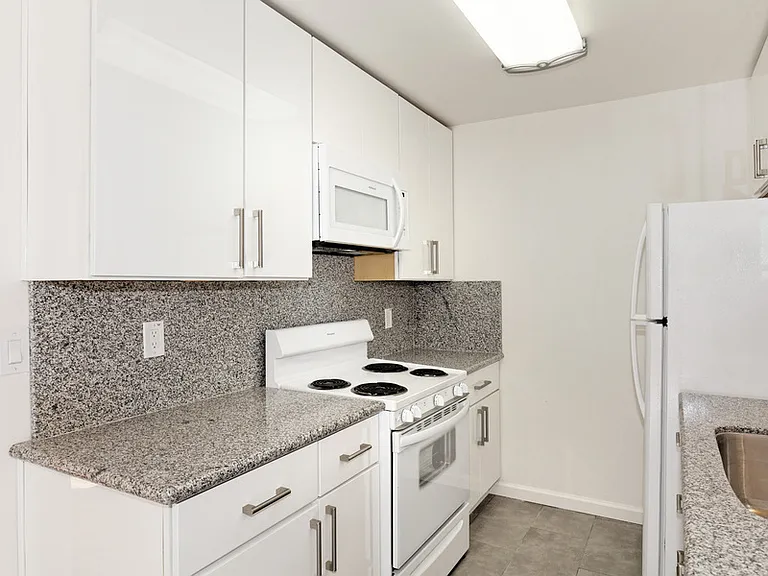 370 Staten Avenue — Photo 45