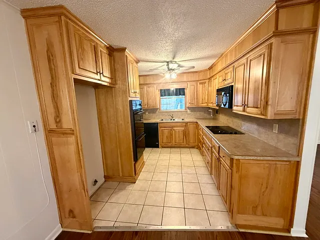 1365 W Hyman St — Photo 6