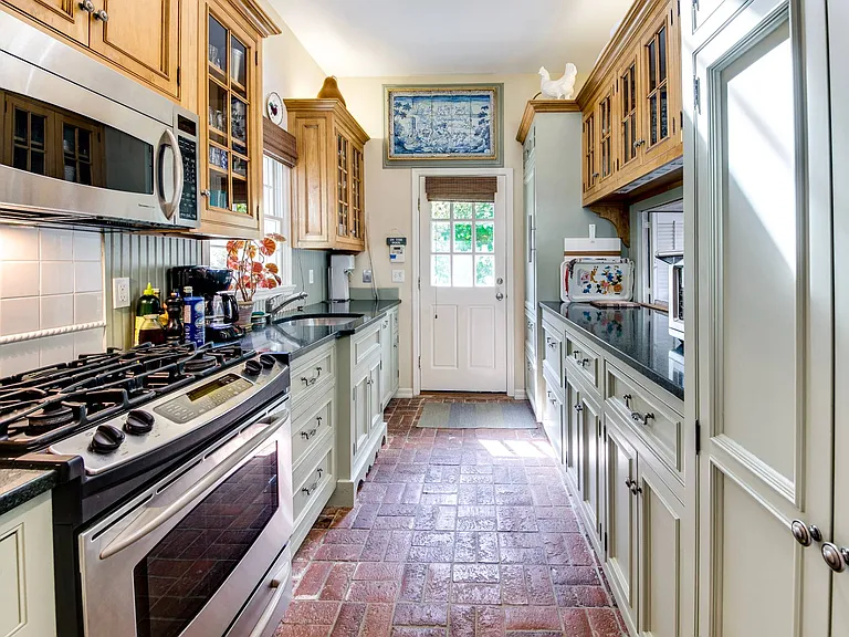 641 Montauk Hwy — Photo 10