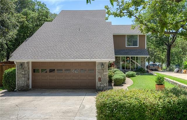 1st image of 27 Oak Cir