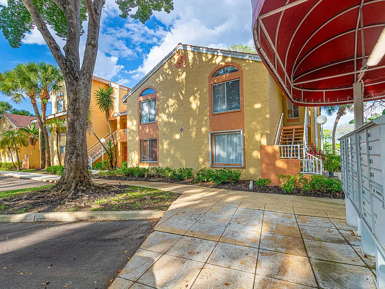 1041 Coral Club Dr #1041 — Photo 3