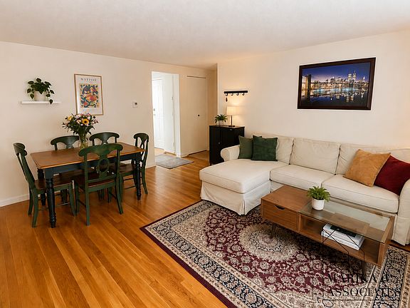 4th image of 57 Colborne Rd APT 3