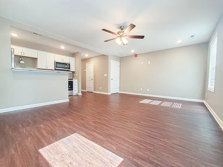 135 Country Ln #103 — Photo 4