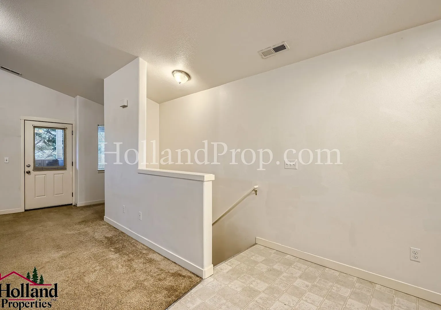 Spacious 2 Bedroom, 2 Bathroom Apartment With Dual Decks In Northeast Portland! New Best Price $1... — Photo 3