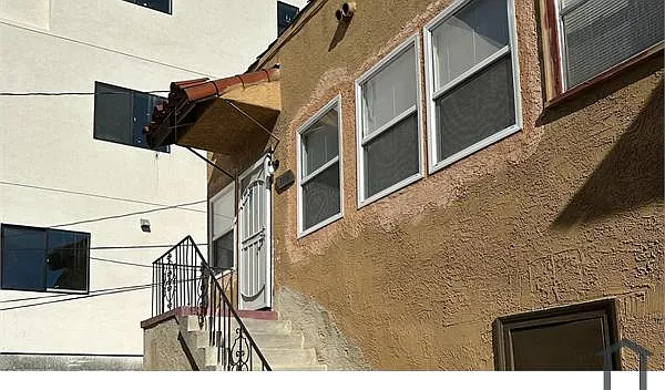 2 bed, 700 sqft, $2,200 — Photo 3