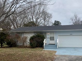 2016 E Valley Rd, Springfield, MO 65804