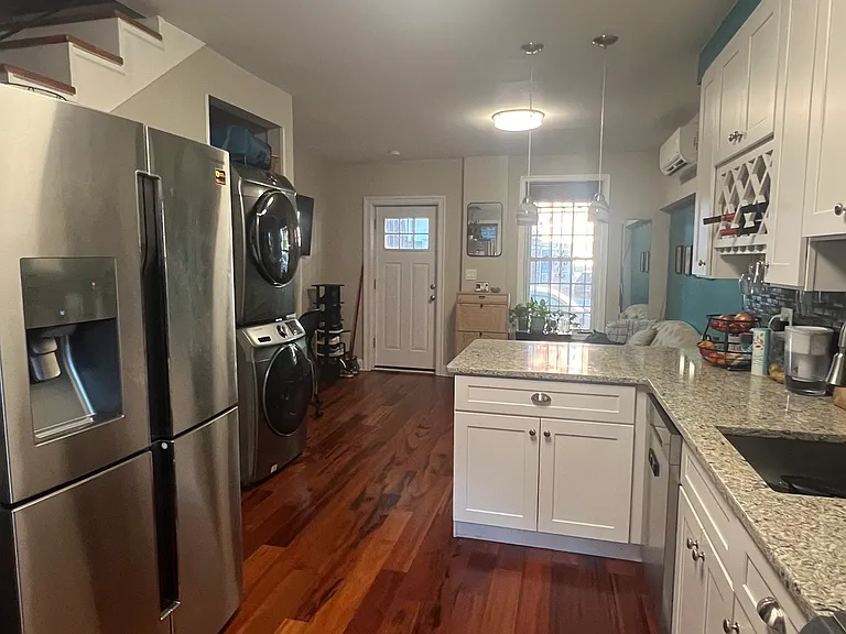 982 Florida Ave NW — Photo 5