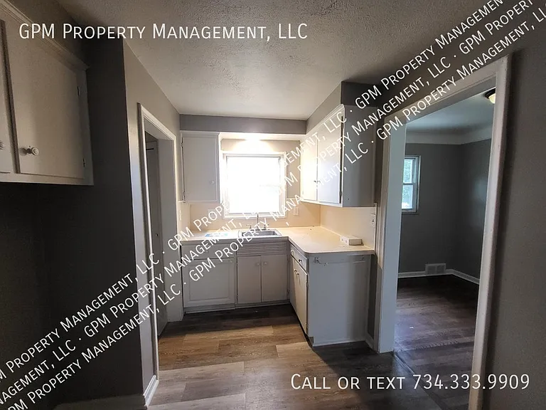 22084 Shakespeare Ave — Photo 7