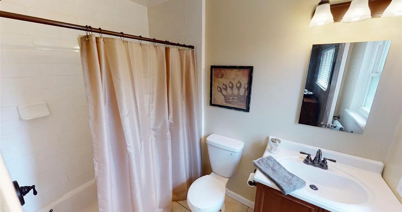 3 bed, 1071 sqft, $4,000 — Photo 4
