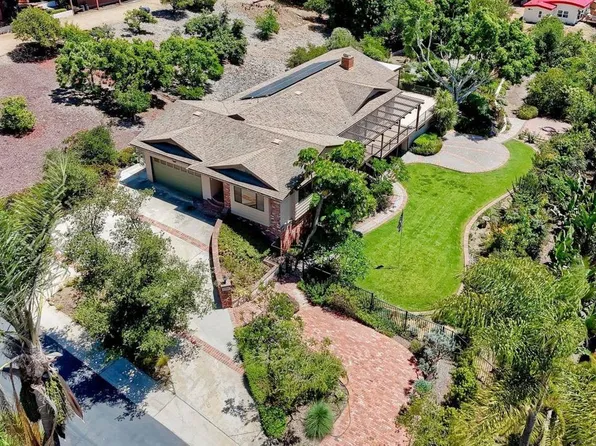 338 Skyline Dr, Vista, CA 92084