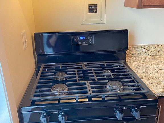 5th image of 700 E Henry Clay St APT 02