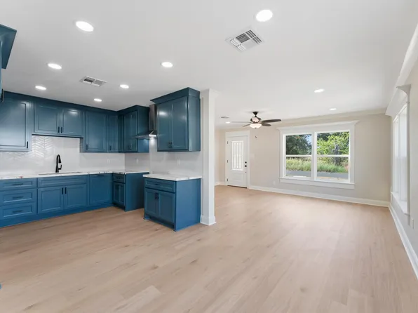 504 Franke St, El Campo, TX 77437