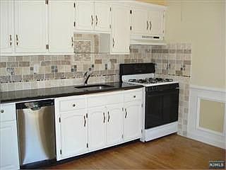 2nd image of 125 Irving St