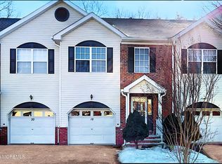 18 Heron Ct, Manalapan, NJ 07726