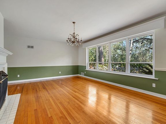 4th image of 1221 Betton Rd