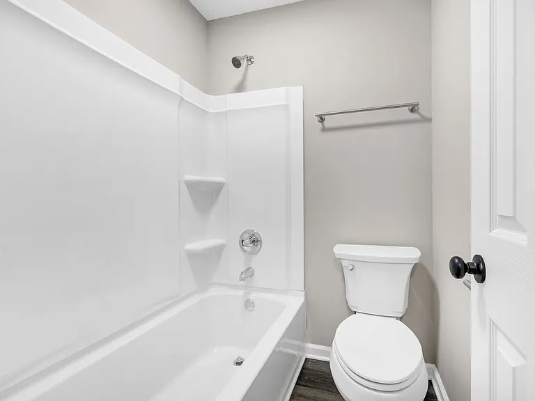 Gleneagle Apartment Homes — Photo 39