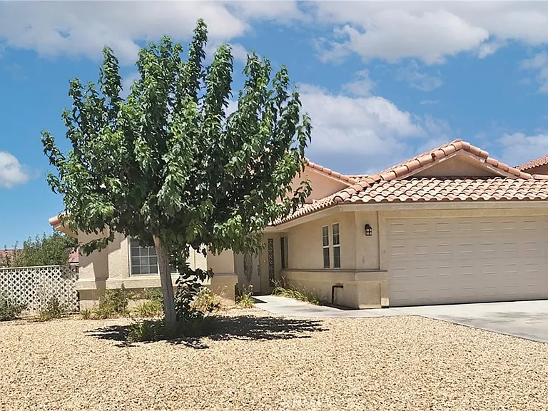26438 Edgewater Ln — Photo 3