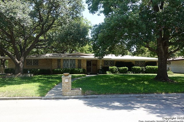 1st image of 305 Driftwind Dr