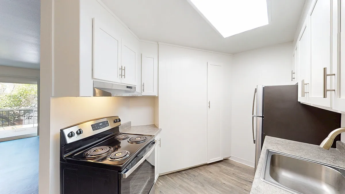 Building Photo - 1821 Lincoln Ave #312