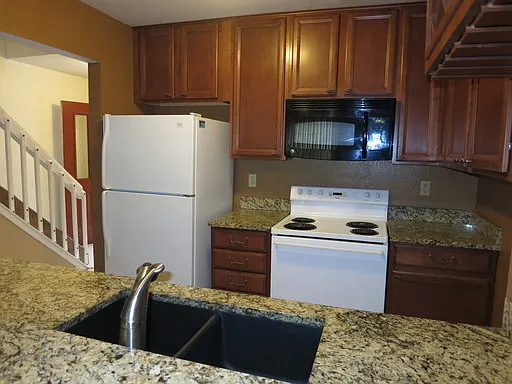 4233 Hunting Meadows Cir — Photo 5