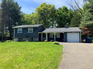 11 Pinney Rd, Bloomfield, CT 06002