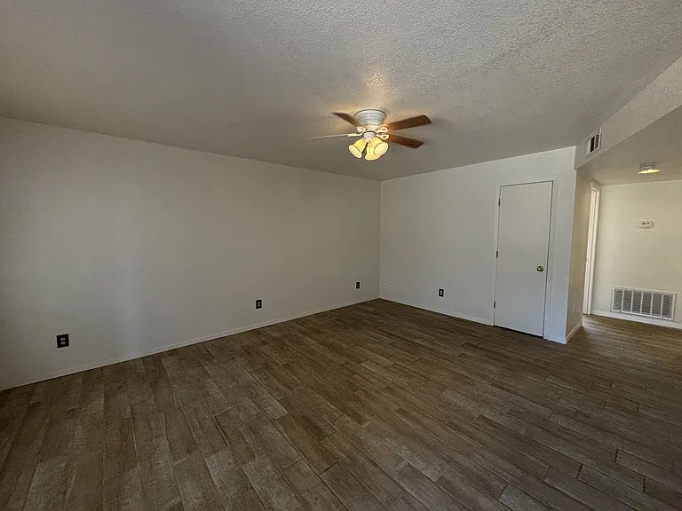 1956 Darrah St #6 — Photo 4
