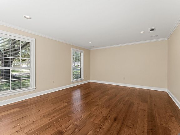 4th image of 5921 Forsythia Ave