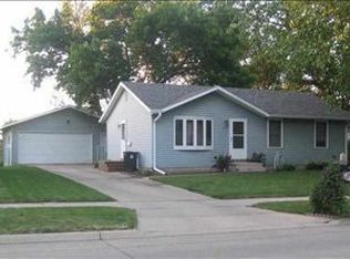 1200 Lilac Ln, Cedar Falls, IA 50613