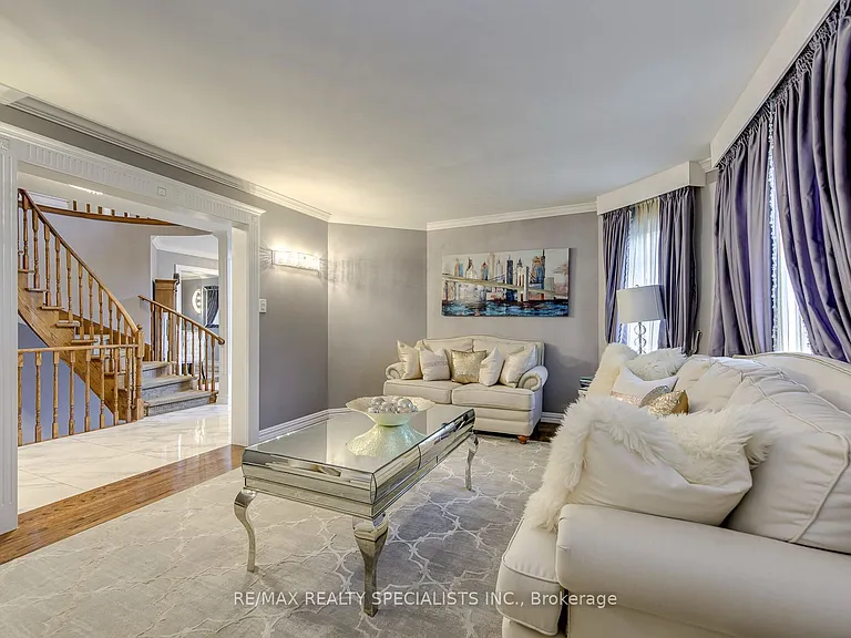 1499 Ravensmoor Cres — Photo 9