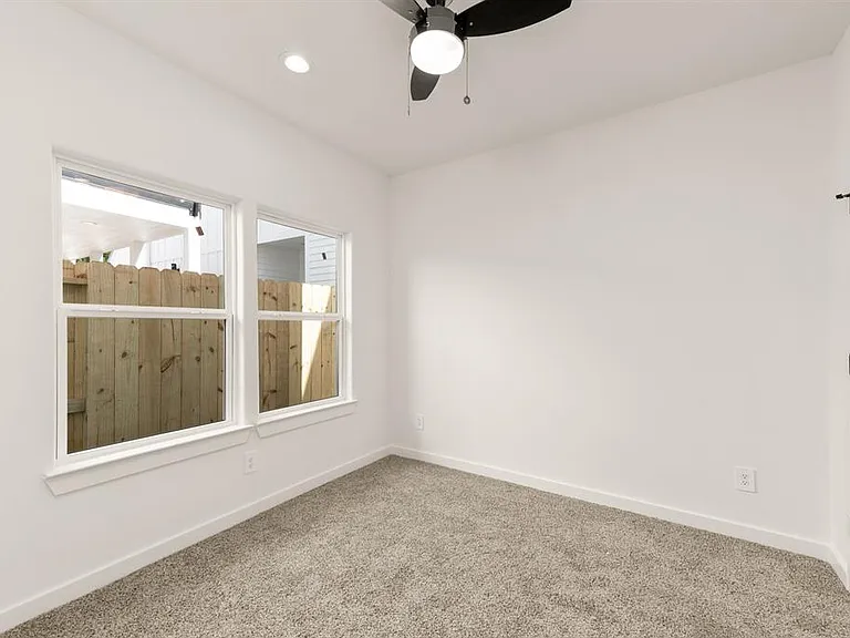 4705 Idaho St — Photo 12