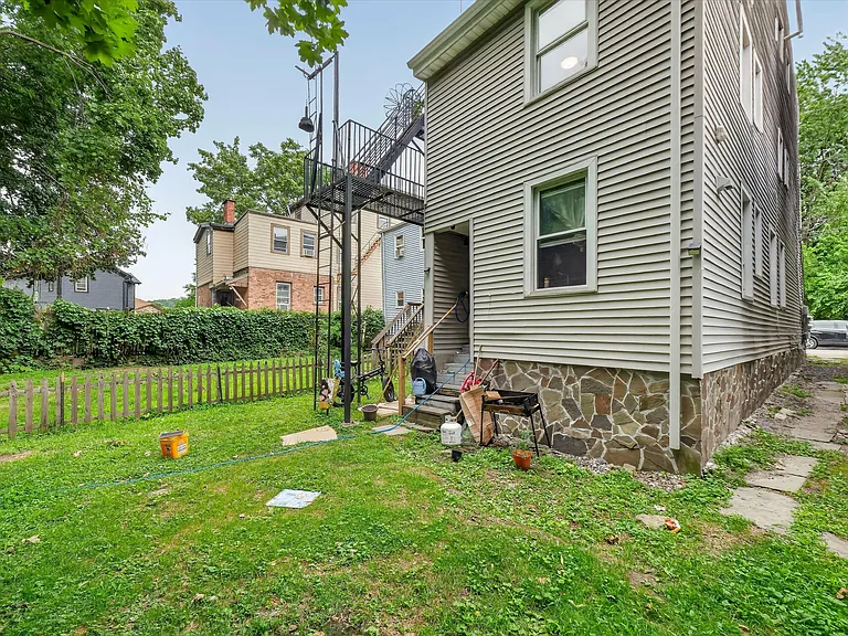 68 Catharine St — Photo 22
