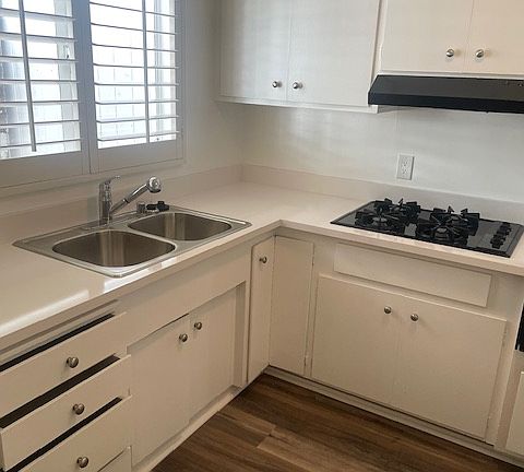 5th image of 904 Hilldale Ave #5