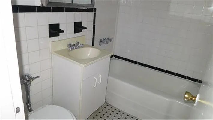 Rented by Lara Group | media 21