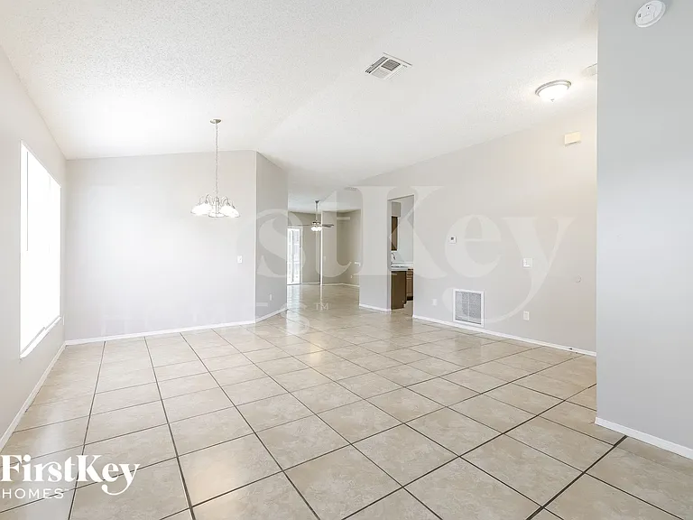 2639 Chatham Cir — Photo 5