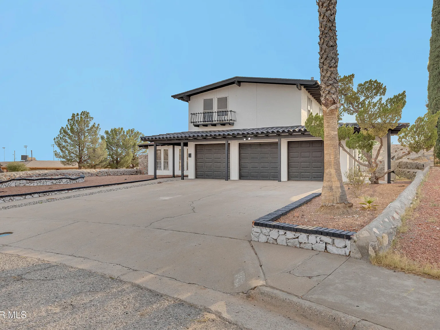 4 bed, 3.0 bath, 2280 sqft, $2,475 — Photo 3