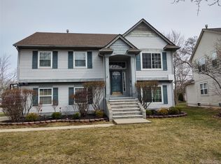 1432 Pond View Ct, Wixom, MI