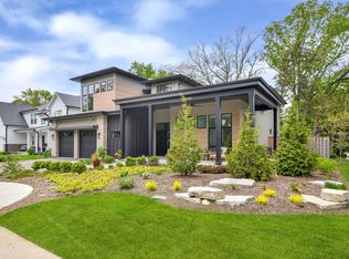 611 S Loomis St, Naperville, IL 60540