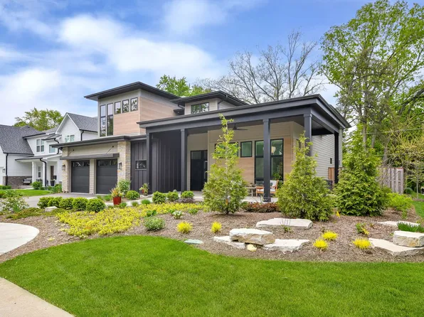 611 S Loomis St, Naperville, IL 60540