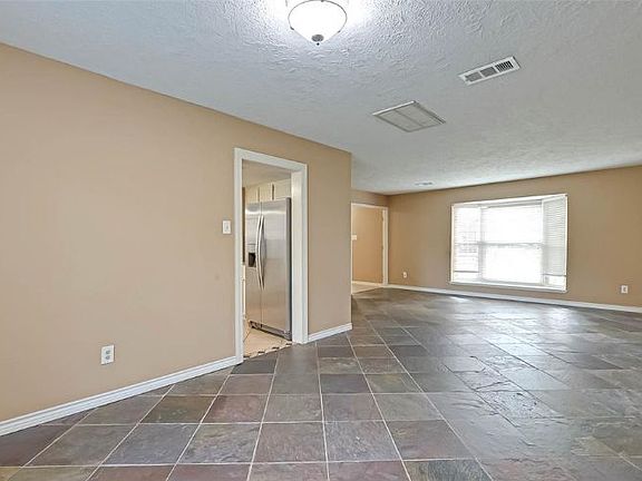 5th image of 841 Lakeview Dr