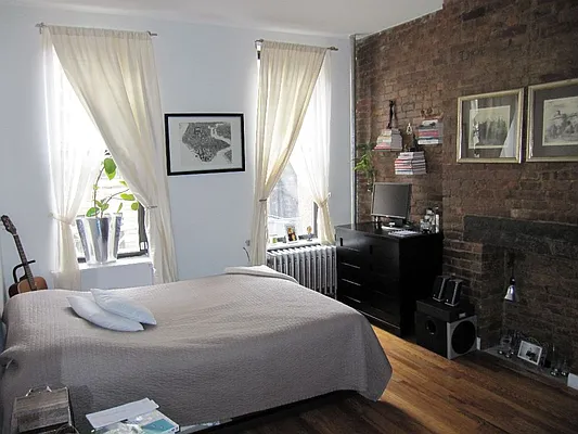 Rented by Weinstein Realty Group | media 21