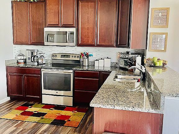 4th image of 6325 Holly Ln