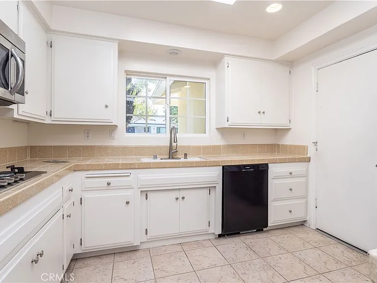 11761 Encino Ave — Photo 11