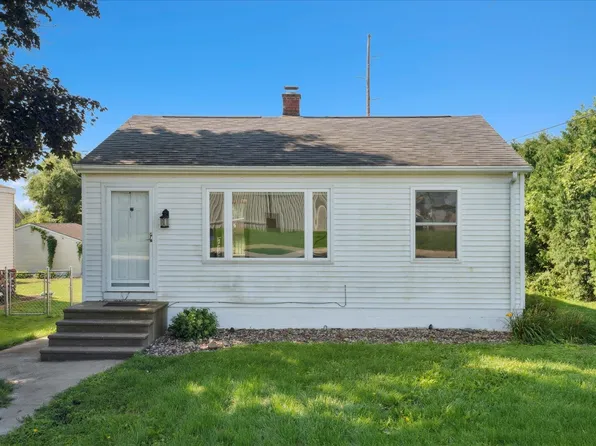 10506 Emberwood Dr, Dubuque, IA 52001