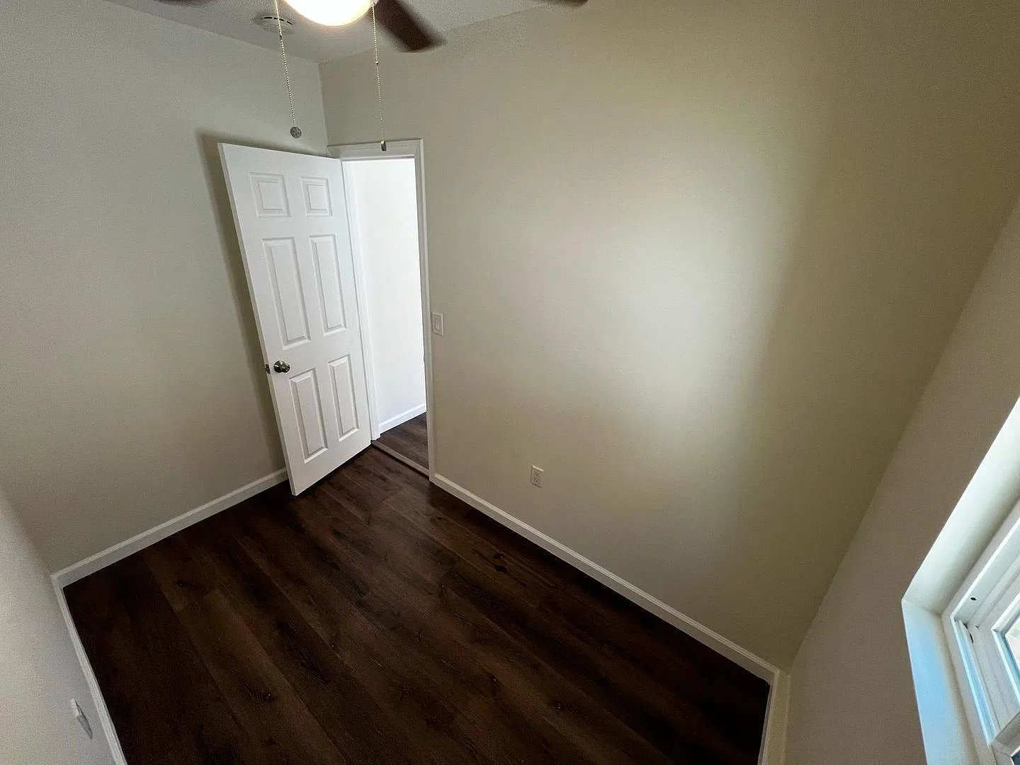Nicely Remodeled Studio With Parking — Photo 4