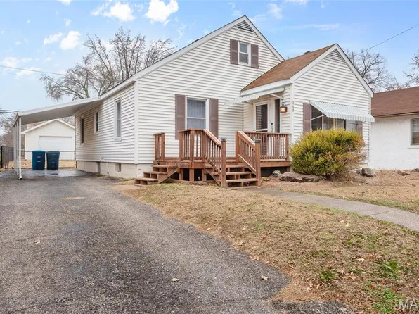 340 10th St, Wood River, IL 62095