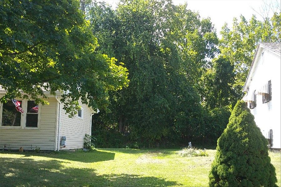 2nd image of 22 Marshall Dr W