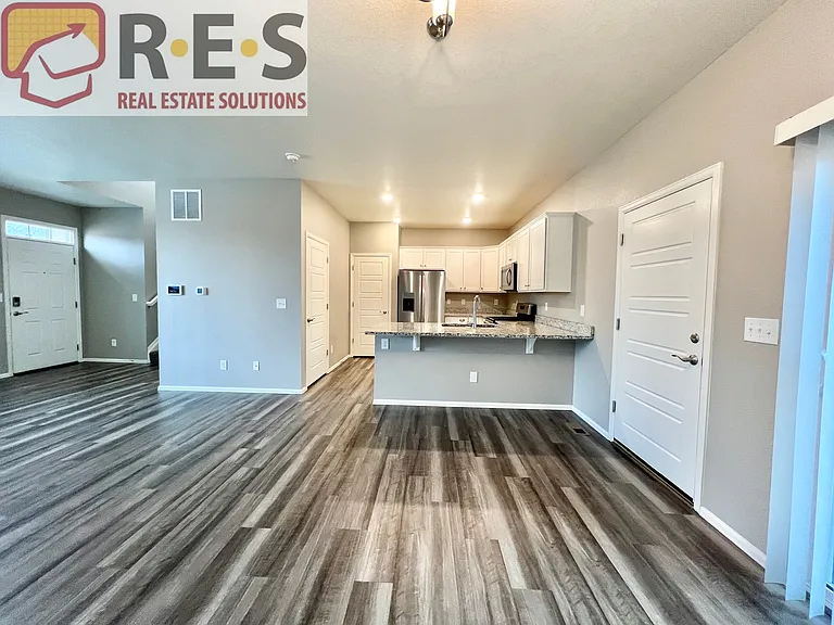 6902 Longpark Dr — Photo 3