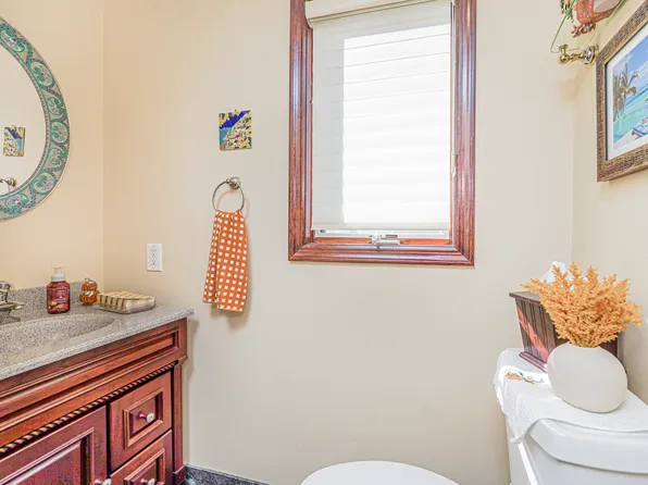 174 Barbara Street image 9 of 37