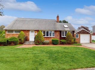 2839 Clarendon Rd, Oceanside, NY 11572